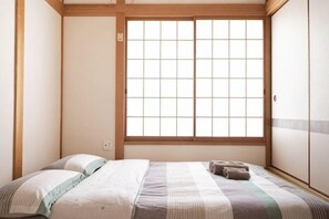 Room - Younoyado (Osaka)