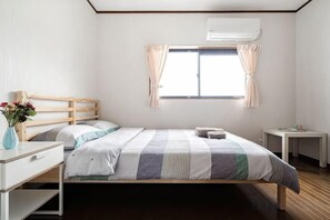 Unclassified image, 4 of 33, button - Younoyado (Osaka)
