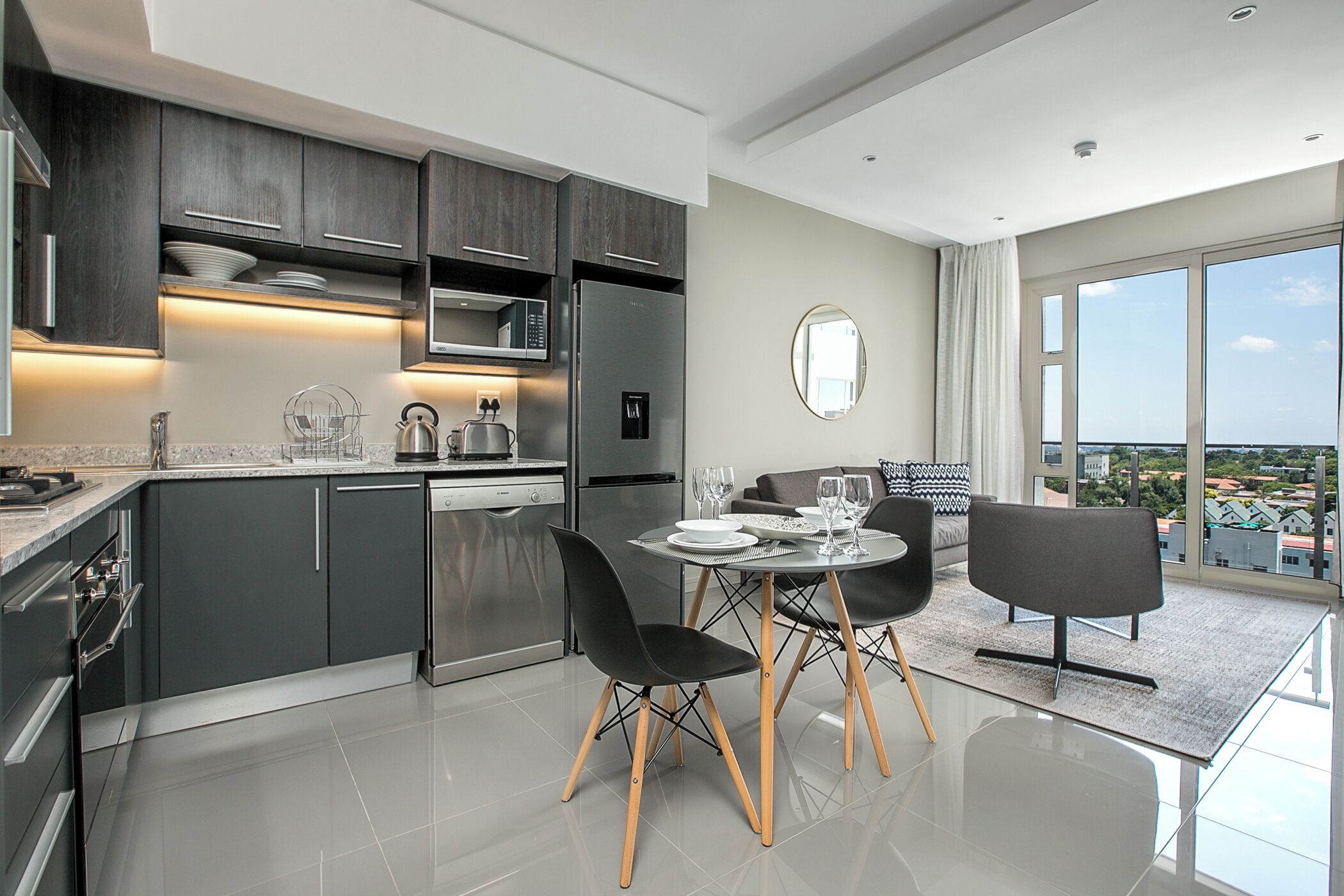 Apartemen Standar, balkon, pemandangan kota | Area keluarga