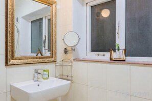 Bathroom - VietHOME - 22 Pho Hue - Apartment 202 (Hanoi)