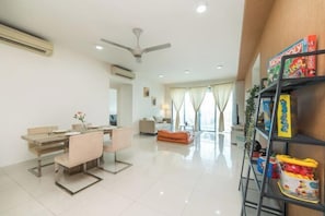 Cots/infant beds - Teega Creamy INS Muji 2BR 6 pax w Balcony (Iskandar Puteri)