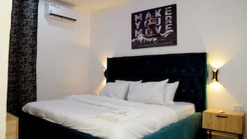 Deluxe Studio, City View | Desk, laptop workspace, soundproofing, WiFi (free)