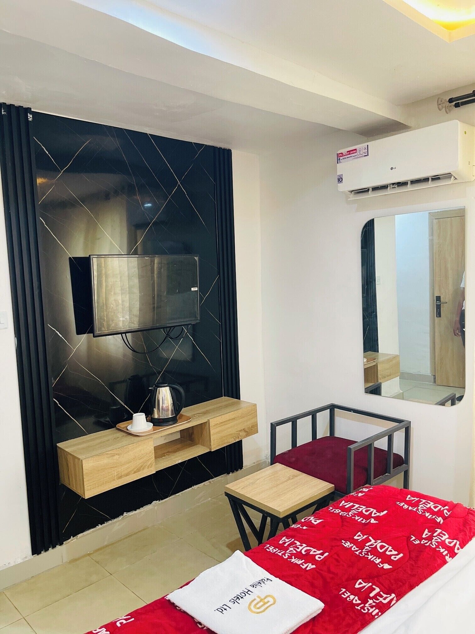 Deluxe Studio, City View | Desk, laptop workspace, soundproofing, WiFi (free)