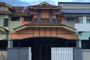 Unclassified image, 5 of 8, button - T House Nearby Kuantan East Coast Shopping Mall (Kuantan)