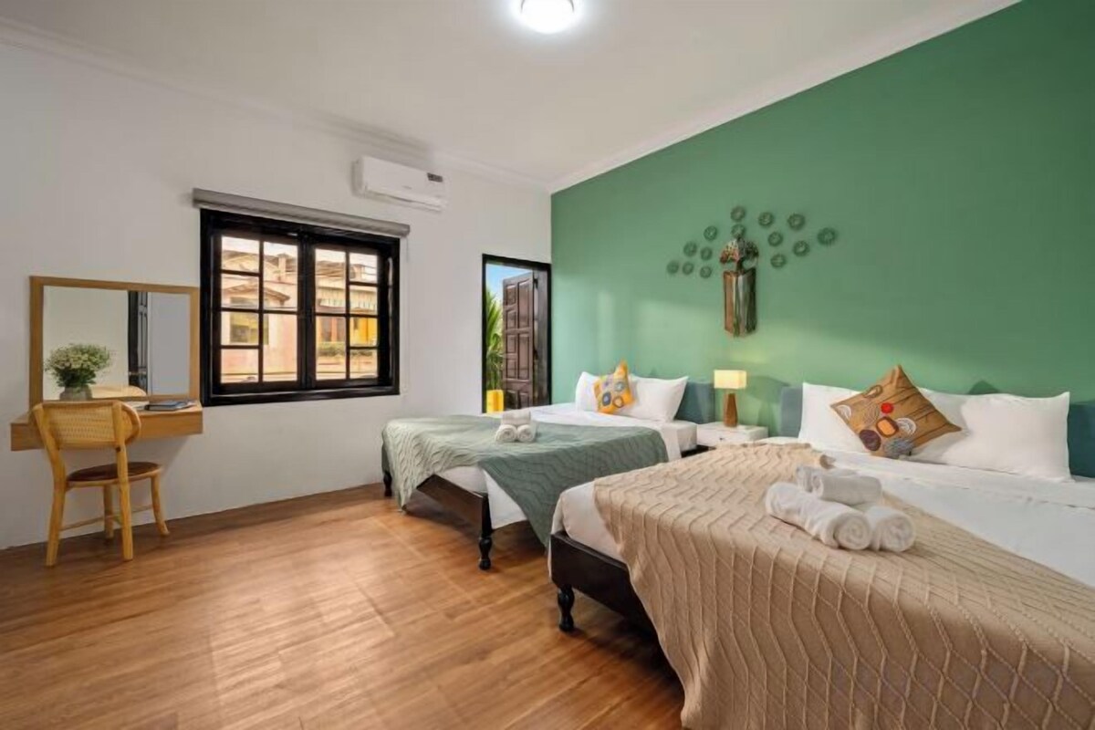 Deluxe Queen Room