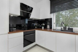 Fridge, microwave, oven, stovetop - Dobrego Pasterza 118C Kraków | Modern Apartment with Desk and Balcony (Kraków)