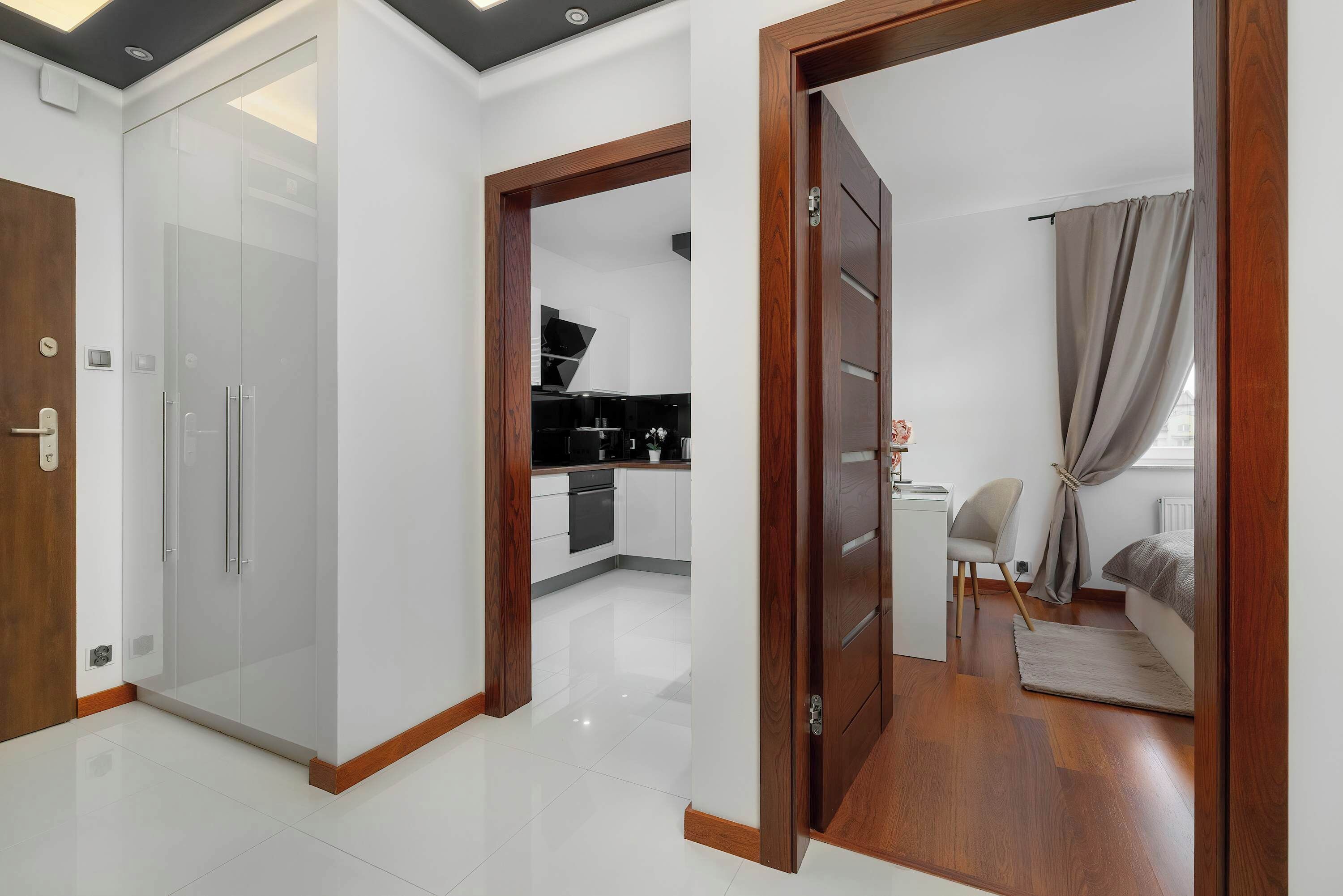 2 bedrooms, desk, iron/ironing board, travel cot