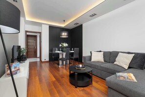 TV, offices - Dobrego Pasterza 118C Kraków | Modern Apartment with Desk and Balcony (Kraków)