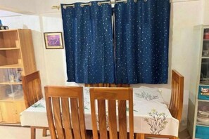 Dining - Eastdee Homestay By Jaya (Lidlidda)