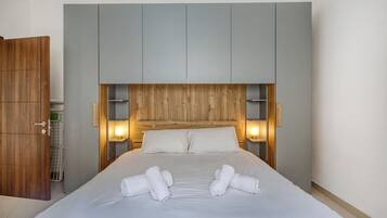 3 bedrooms, desk, iron/ironing board, WiFi