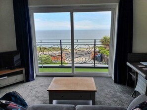 Smart TV - Seafront balcony Studio on award winning Beach (Broadstairs)