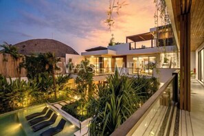 Outdoor pool - Swastamita (Bali)