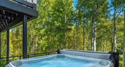 Evergreen Escape - Home for 12