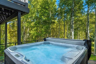 Evergreen Escape - Home for 12