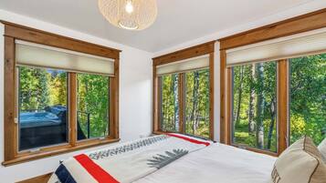 5 bedrooms, WiFi, bed sheets