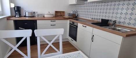 Microwave, oven, stovetop, dishwasher