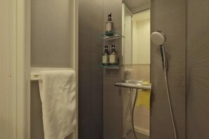 Room - Fandina Tokyo (Tokyo)