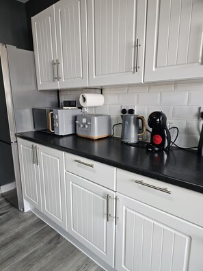 Interior - Spacious 4BR Corporate Apartment (Hertfordshire)