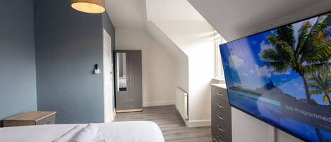 4 bedrooms, desk, iron/ironing board, travel cot