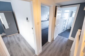 Interior - 4BR Free Park Work/corporate (Hertfordshire)