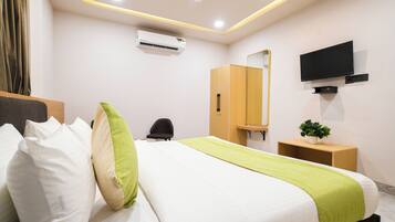 Superior Room | Desk, free WiFi, bed sheets