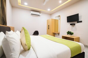 Escritorio, wifi gratis y ropa de cama