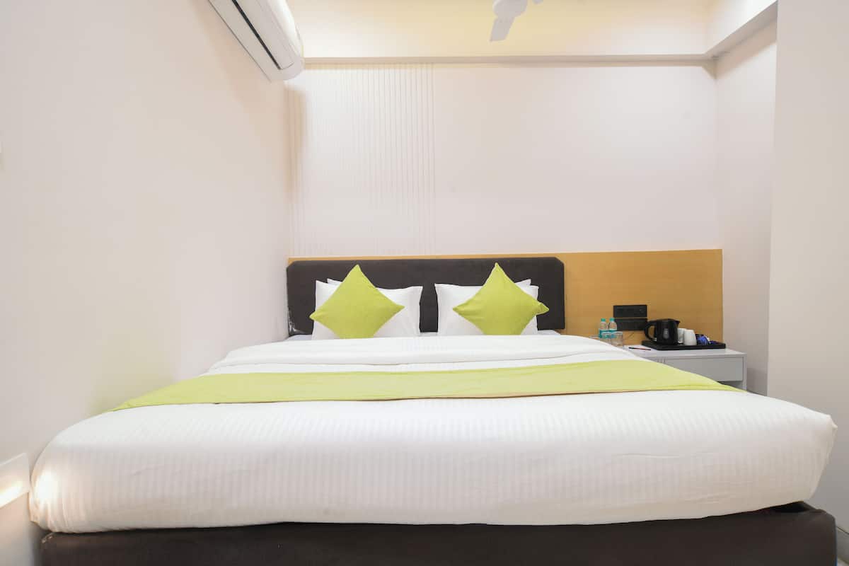 Escritorio, wifi gratis, ropa de cama