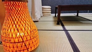 A traditional Japanese room with tatami flooring, a wooden table, and a lit decorative lamp. - 【Color Nook1】Central Tokyo 15min／Narita 1hr！Station 10min walk！Newly renovated apartment (Tokyo)