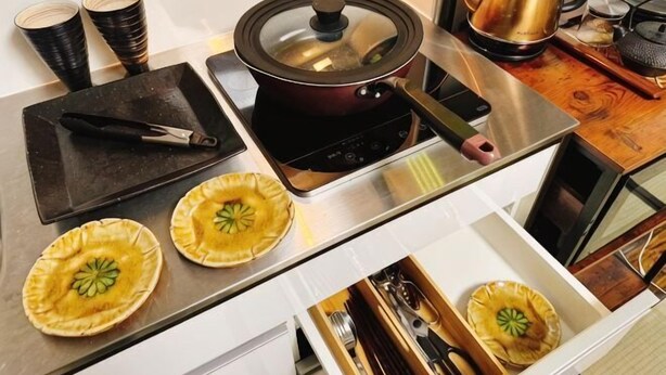 A kitchen with three pie dishes, a stove, and a coffee pot. - 【Color Nook1】Central Tokyo 15min／Narita 1hr！Station 10min walk！Newly renovated apartment (Tokyo)