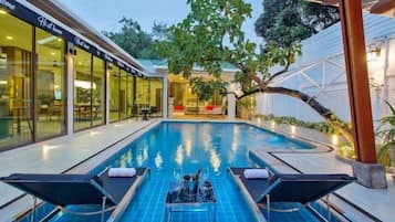 Kolam renang outdoor