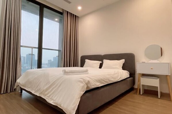 Room - Warm 4-Bedroom Apartment At Vinhomes Skylake (Hanoi)