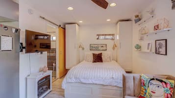 Iron/ironing board, travel crib, WiFi, bed sheets