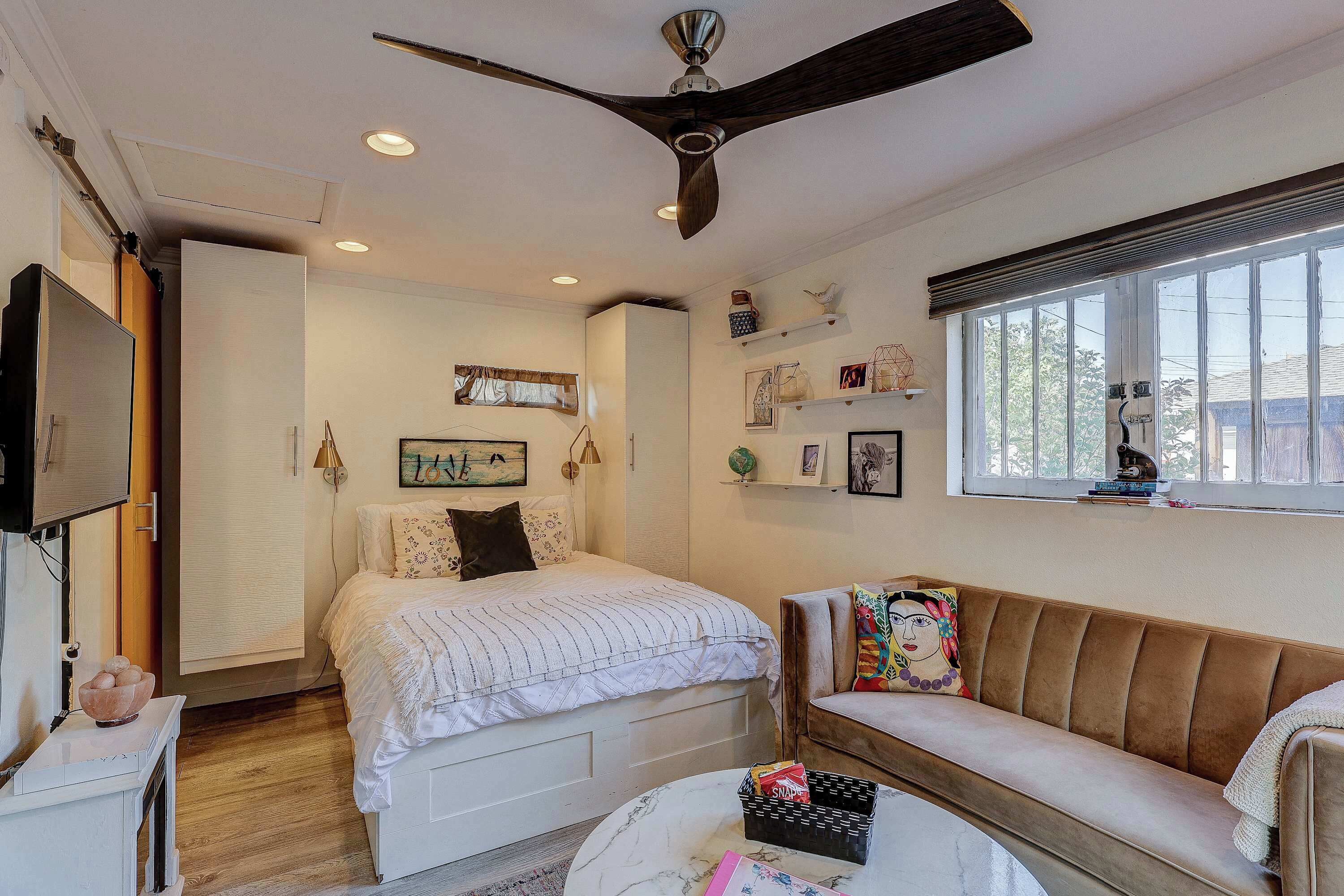 Iron/ironing board, travel crib, WiFi, bed sheets