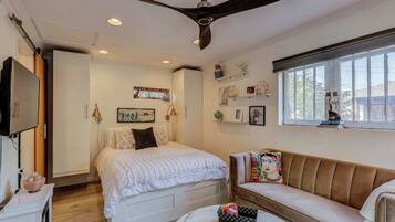 Iron/ironing board, travel crib, WiFi, bed sheets