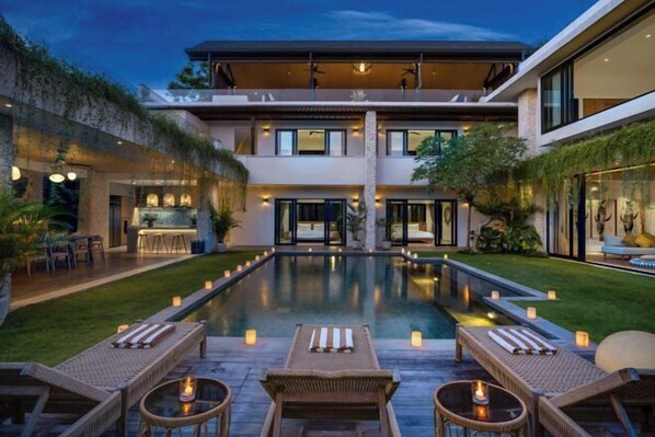 Outdoor pool - Pantai Indah Villa (Bali)