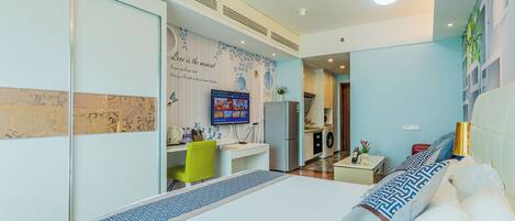 Quarto solteiro superior, sacada | Cofres nos quartos, cortinas blackout, quartos à prova de som