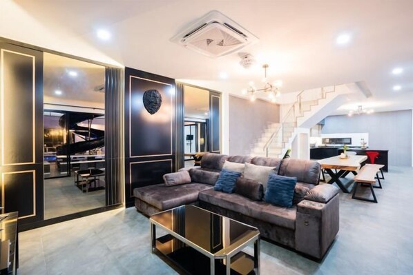 Room - Boss Luxury PoolVilla Pattaya Bang Saray Beach 8 Bedrooms (Sattahip)