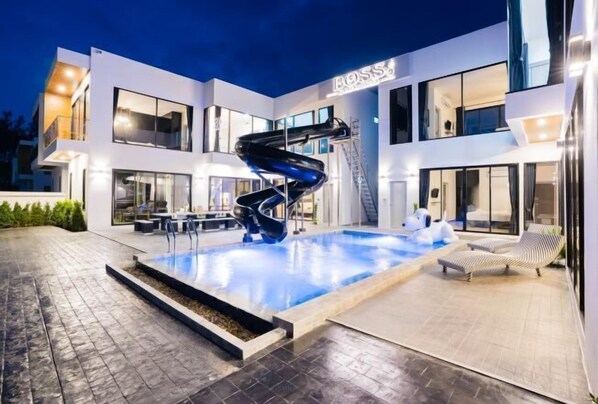 Room - Boss Luxury PoolVilla Pattaya Bang Saray Beach 8 Bedrooms (Sattahip)