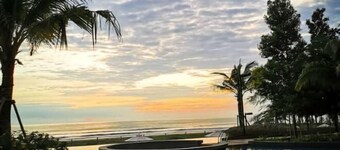 Deluxe Holiday Studio Suite @ Timurbay w/ Seaview