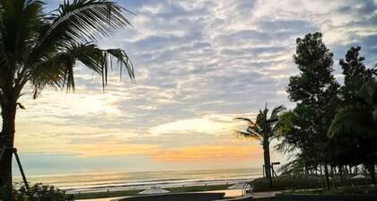 Deluxe Holiday Studio Suite @ Timurbay w/ Seaview