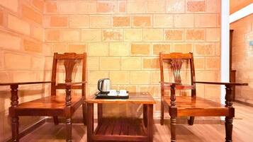 Desk, free WiFi
