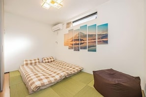 Room - 5-min to Edogawa / 3-story villa / 3 rooms, 1 bath (Tokyo)