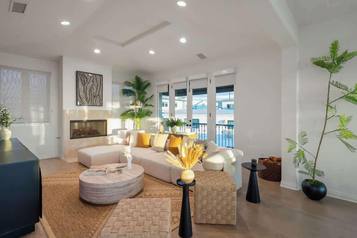 Fernseher, Kamin, Videospiele, Bücher