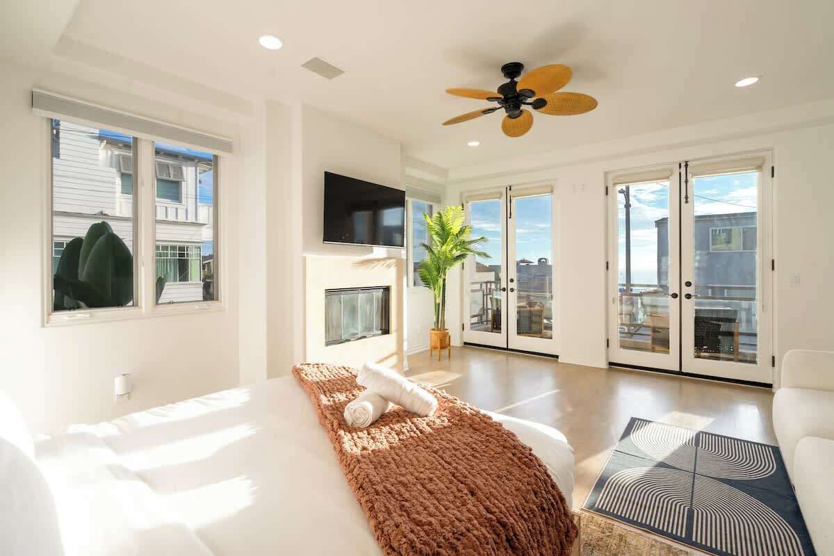 Silitysrauta/-lauta, vauvan matkasänky, Wi-Fi, vuodevaatteet