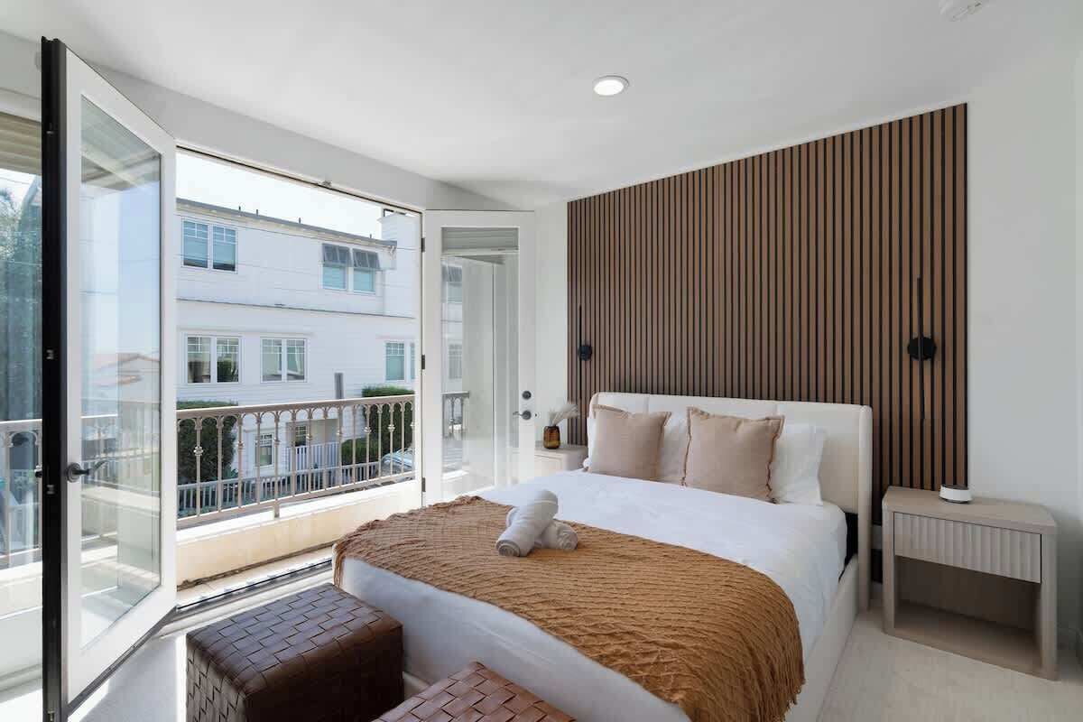 Iron/ironing board, travel crib, WiFi, bed sheets