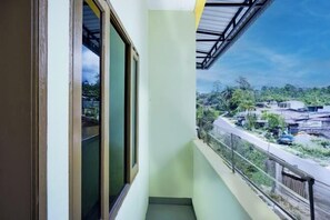 Room - Hotel O Parapat Near Dermaga Ajibata Formerly Pudan Residence 2 (Balige)