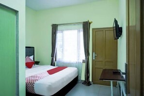 Room - Hotel O Parapat Near Dermaga Ajibata Formerly Pudan Residence 2 (Balige)