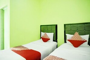 Room - Hotel O Parapat Near Dermaga Ajibata Formerly Pudan Residence 2 (Balige)