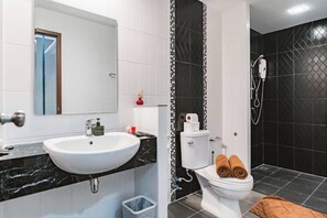 A bathroom with a white sink, toilet, and shower. - Baan PromTel , Luxury Villa close to Nimman, Resort Pool, 4BR (Chiang Mai)