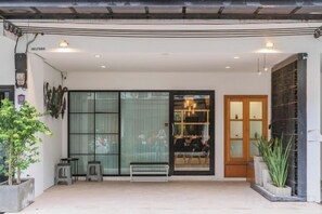 Exterior detail - Baan PromTel , Luxury Villa close to Nimman, Resort Pool, 4BR (Chiang Mai)